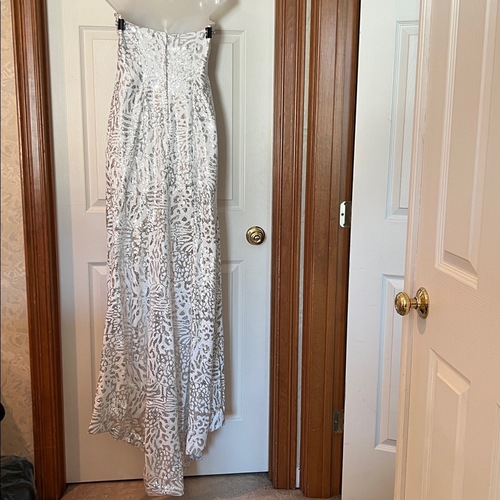 Xcite - A division of Impression - Woman’s Strapless gown with beads and sequins - Picture 2 of 9